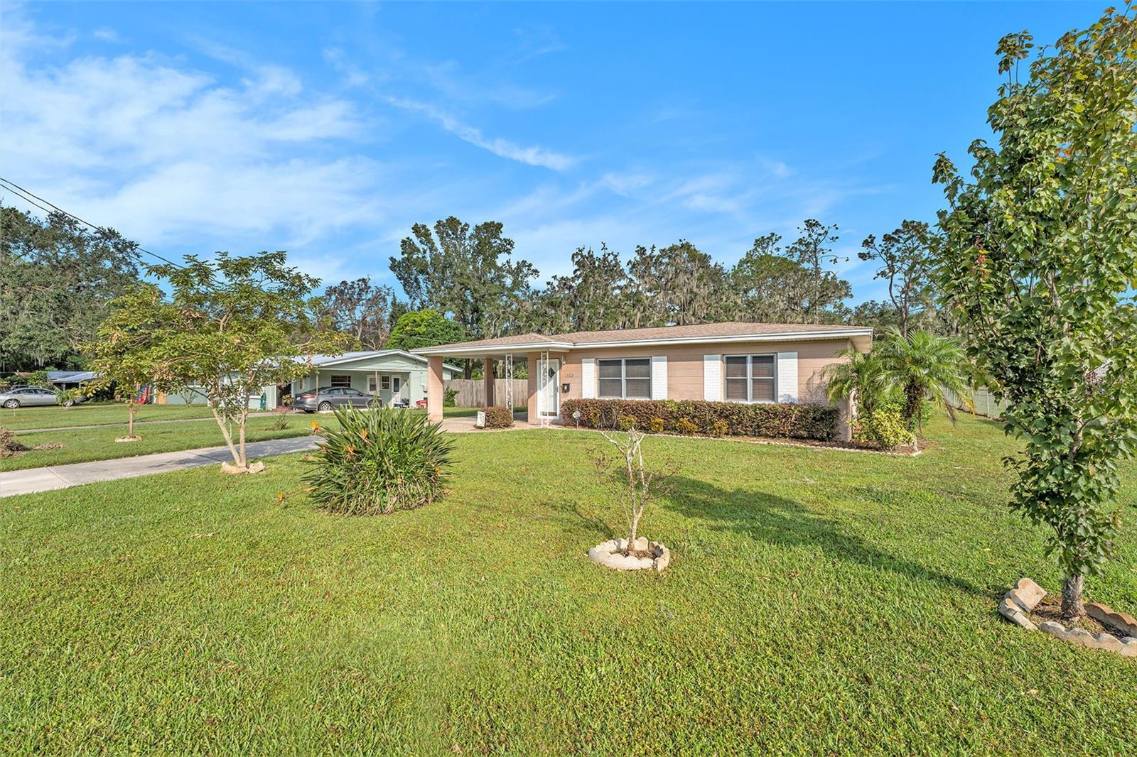 Mimosa Dr, Plant City, FL 33563