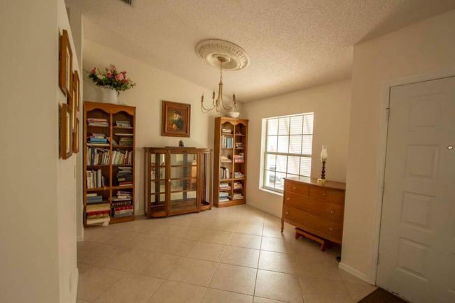 1019 Se Euclid Ln, House other with 3 bedrooms, 2 bathrooms and null parking in Port St Lucie FL | Image 9