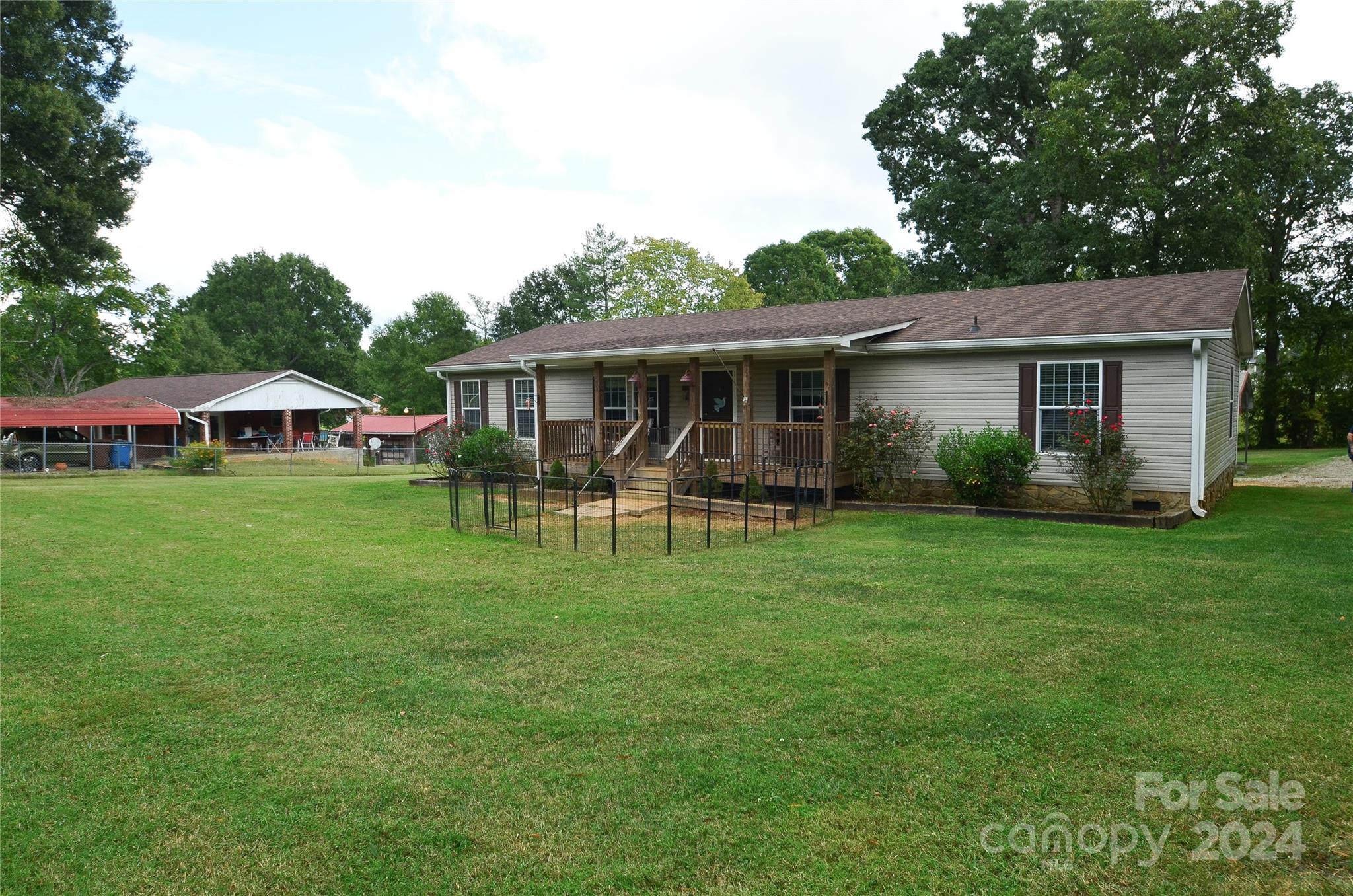 Erskine St, Conover, NC 28613