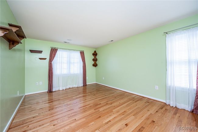 Unfurnished room with wood finished floors and baseboards | Image 18