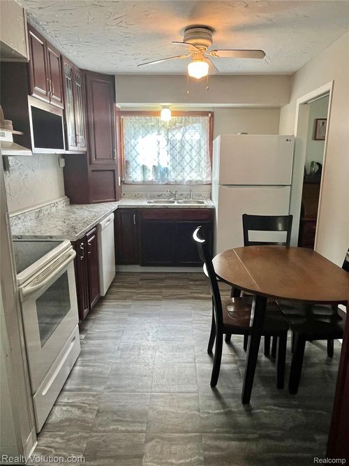 1601 Michael St, Ortonville, MI, 48462-8827 | Card Image