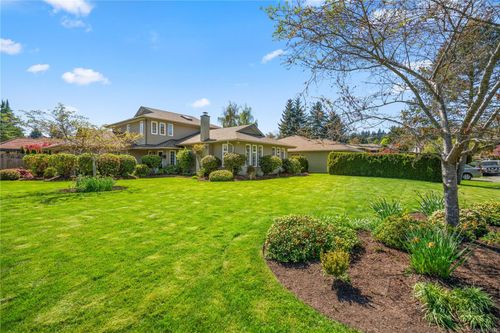 4705 Sunnymead Way, Victoria, BC, V8Y2Z9 | Card Image