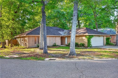 135 Oakwood Dr, Mandeville, LA, 70448-3522 | Card Image