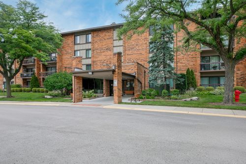 202-77 Lake Hinsdale Dr, Willowbrook, IL, 60527-2229 | Card Image