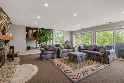 6500 Rowland Rd, Huntley, IL, 60142-9520 | Card Image