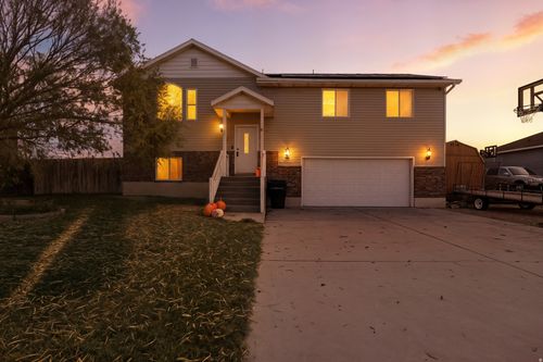 335 S 400 W, Tremonton, UT, 84337-2424 | Card Image