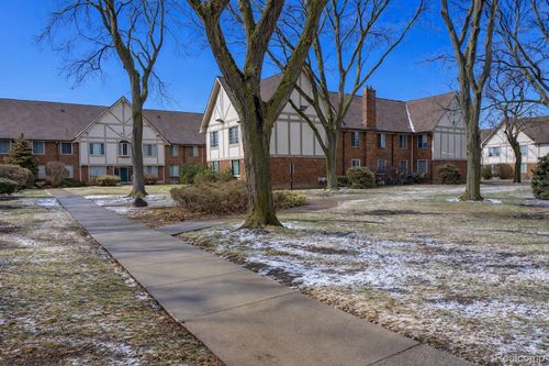 apt-204-30200 Southfield Rd, Southfield, MI, 48076-1325 | Card Image