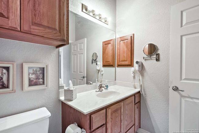 UNIT-304 - 20 Tapatio Dr E, Condo with 2 bedrooms, 2 bathrooms and null parking in Boerne TX | Image 14