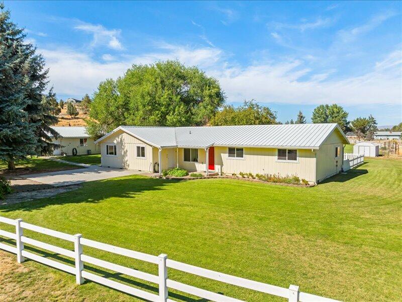 LA Mesa Ln, Redmond, OR 97756