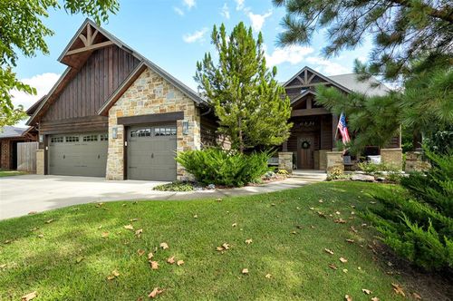 7600 Walk In The Park Dr, Edmond, OK, 73034-8639 | Card Image