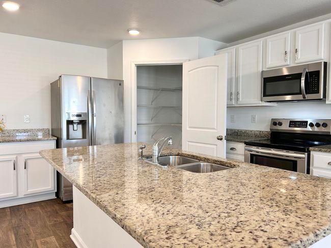 18 Kitchen | Image 19