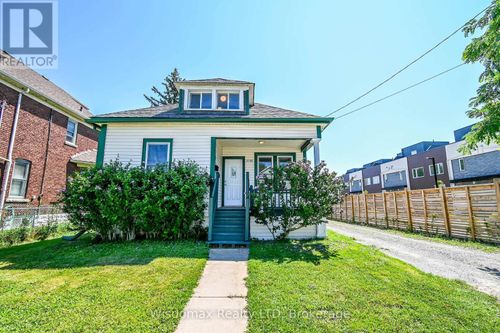 5790 Robinson St, Niagara Falls, ON, L2G2B2 | Card Image
