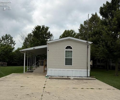 7-4495 W Darr Hopfinger Rd, Port Clinton, OH, 43452-8907 | Card Image