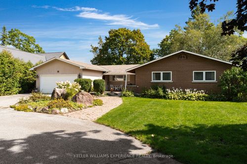18 Maple Dr, Orillia, ON, L3V3W2 | Card Image