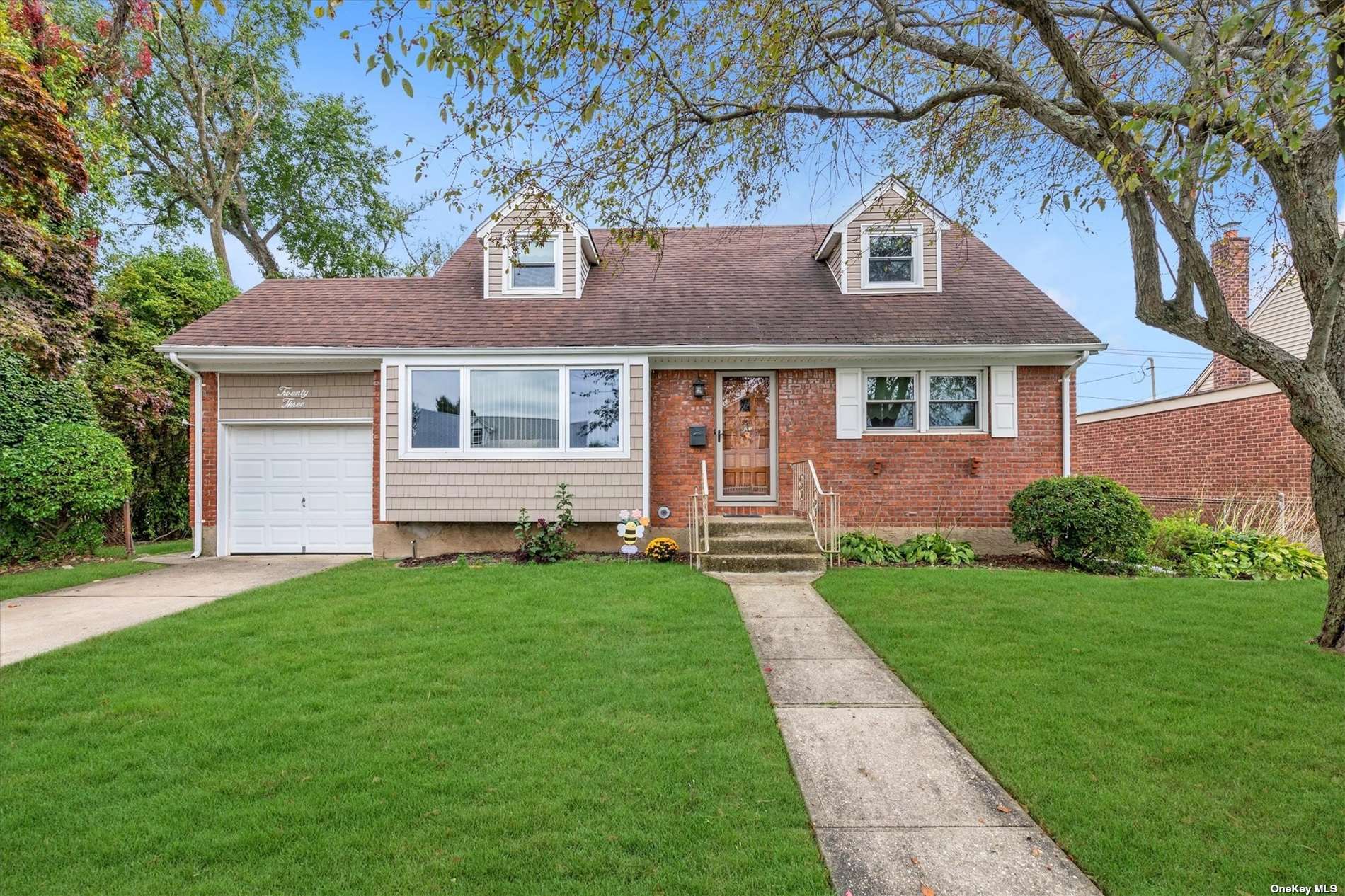 Dean St, Hicksville, NY 11801