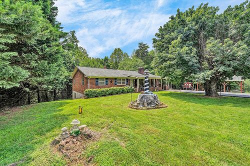 63 Archway Rd, Bassett, VA, 24055-3718 | Card Image