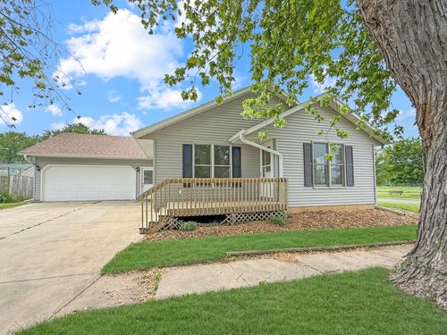 100 Adams St, RIDOTT, IL, 61067-7702 | Card Image