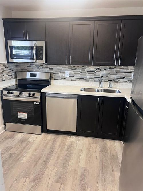 202-8875 Fontainebleau Blvd, Miami, FL, 33172 | Card Image