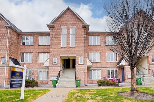 302-76 Aerodrome Cres, East York, ON, M4G4J1 | Card Image