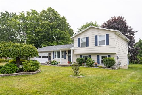 47 Bramblewood Ln W, Gates, NY, 14624-1401 | Card Image