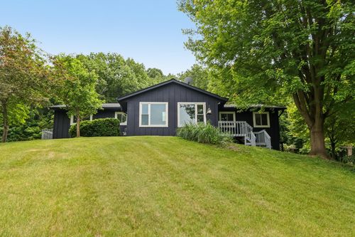 8327815 Beaver Trl, Mukwonago, WI, 53149-9623 | Card Image