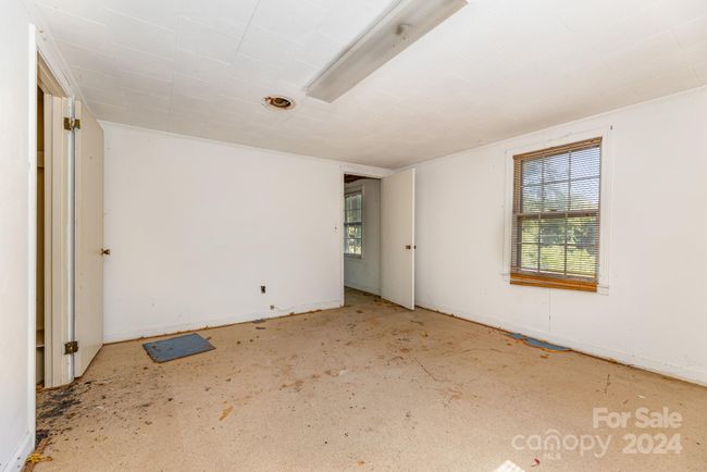 146 Osborne St, House other with 3 bedrooms, 1 bathrooms and null parking in Jonesville NC | Image 18