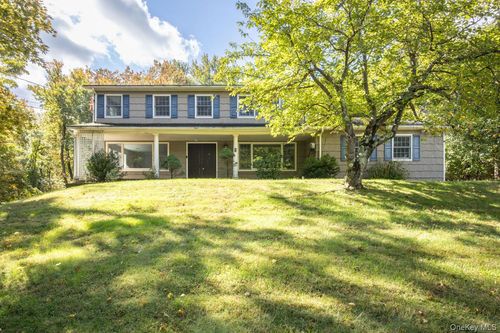 5 Astri Ct, Suffern, NY, 10901-3801 | Card Image