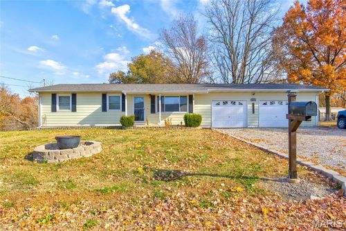 527 Strohbeck Ln, Bethalto, IL, 62010-1049 | Card Image