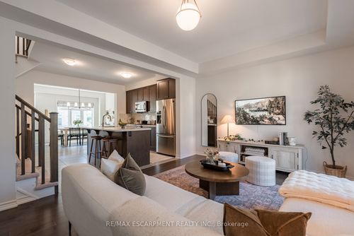 108 Borers Creek Cir, Waterdown, ON, L8B1W3 | Card Image