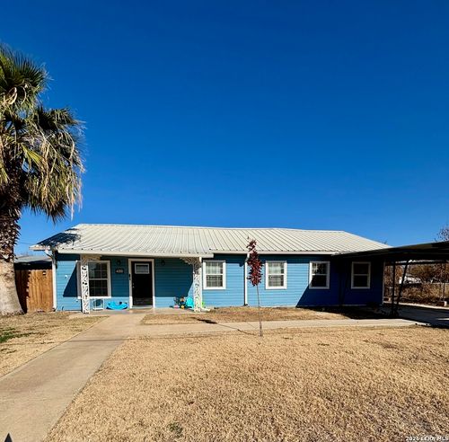 211 E Maverick St, Crystal City, TX, 78839-3313 | Card Image