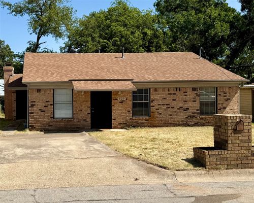 629 Park Ln, Denton, TX, 76205-7256 | Card Image