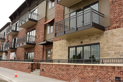 218 Mulberry St, Jeffersonville, IN, 47130-3329 | Card Image