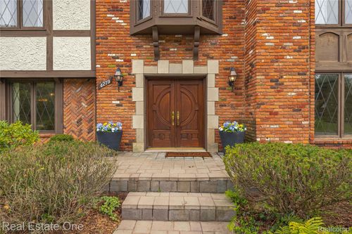 4279 Pine Ln, Orchard Lake, MI, 48323-1648 | Card Image