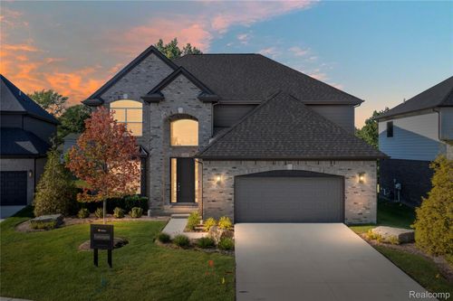 2085 Kohli Dr, Troy, MI, 48083-3013 | Card Image