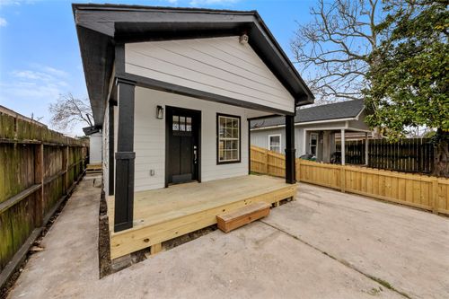 219 E James St, Baytown, TX, 77520-5048 | Card Image