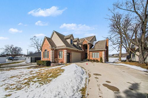 3313 Oak Knoll Dr, Brighton, MI, 48114-8909 | Card Image