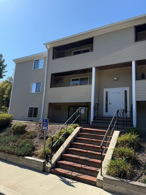 17a-129 Quaker Hwy, Uxbridge, MA, 01569-1609 | Card Image
