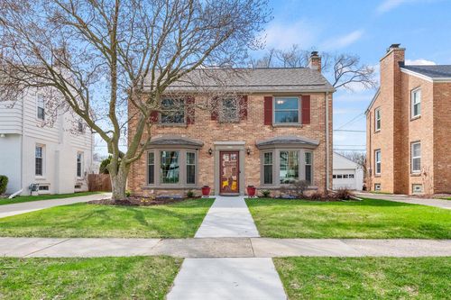 4855 N Ardmore Avenue, Whitefish Bay, WI, 53217 | Card Image