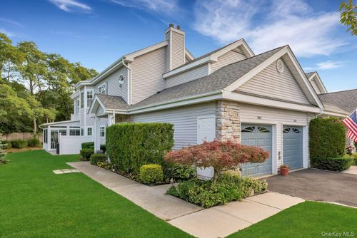 537 Highland Ct, Moriches, NY, 11955-1734 | Card Image