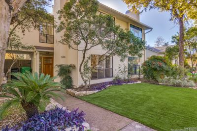 124 Montclair St, Townhouse with 2 bedrooms, 2 bathrooms and null parking in Alamo Heights TX | Image 1