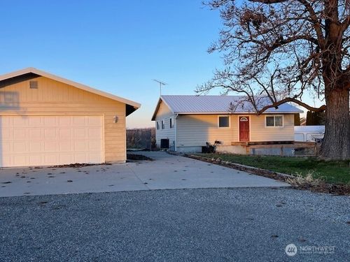 64 Lakeview Way, Brewster, WA, 98812-9693 | Card Image