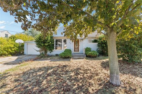 248 Menegay Rd, Louisville, OH, 44641-2304 | Card Image