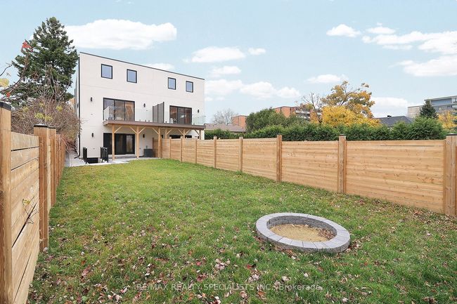 1048 Roosevelt Rd, House attached with 5 bedrooms, 6 bathrooms and 2 parking in Mississauga ON | Image 48