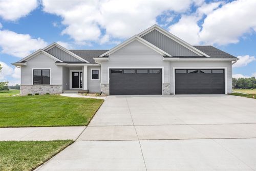3011 Prairielight Ct, Hiawatha, IA, 52233-2802 | Card Image