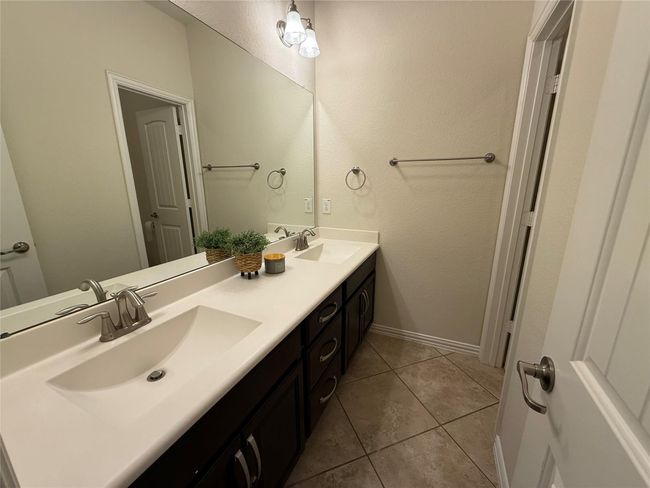 Guest Bathroom | Image 16