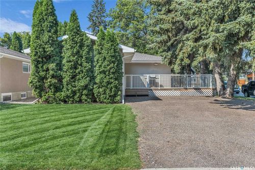 1602 Park Ave, Saskatoon, SK, S7H2P3 | Card Image