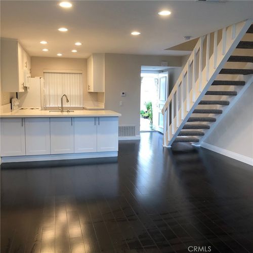 200 Pineview, Irvine, CA, 92620-1925 | Card Image