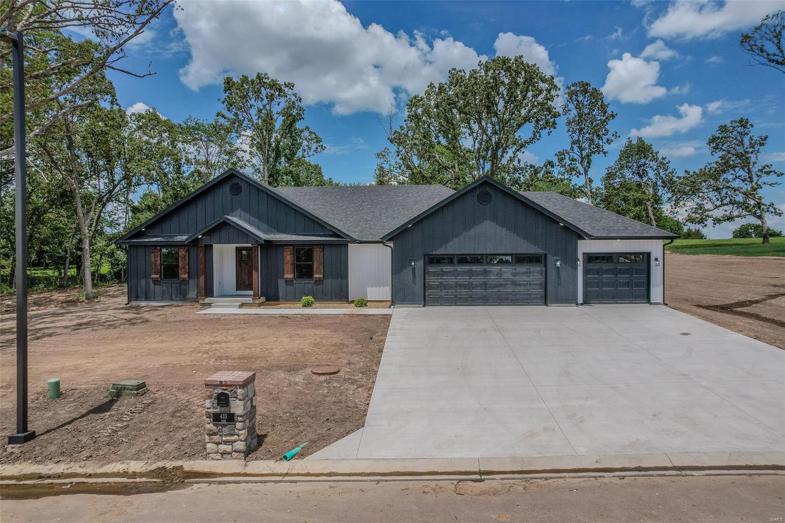 Cobb Dr, Lebanon, MO 65536
