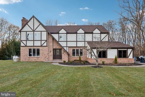 923 Hunt Dr, YARDLEY, PA, 19067-4243 | Card Image