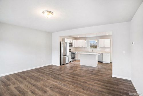 7012 Marigold Dr, Grand Blanc, MI, 48439-9667 | Card Image